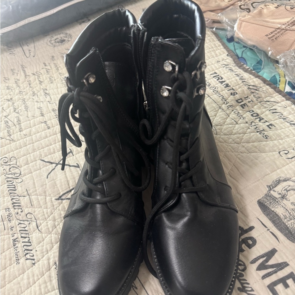 Black Women's Lace-Up Boots